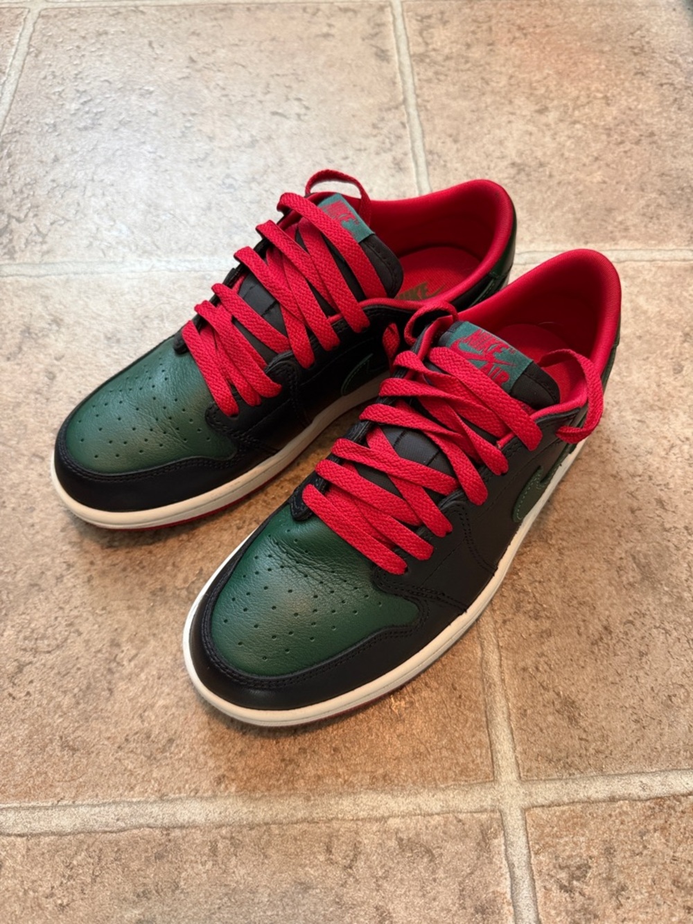 Unisex Nike Black, Green & Red Air Jordan 1 Low OG Sneakers. Size W7.5/M6